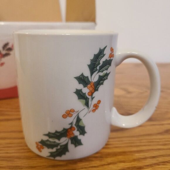 Alco Industries Holiday Mug Set 4-Piece Vintage Holly Leaves and Berries No 1149 - Picture 6 of 15
